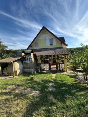 Casă spațioasă de vânzare – Corunca, zona Vatman