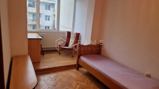 Apartament 3 camere – proaspăt renovat – zona 7 Noiembrie