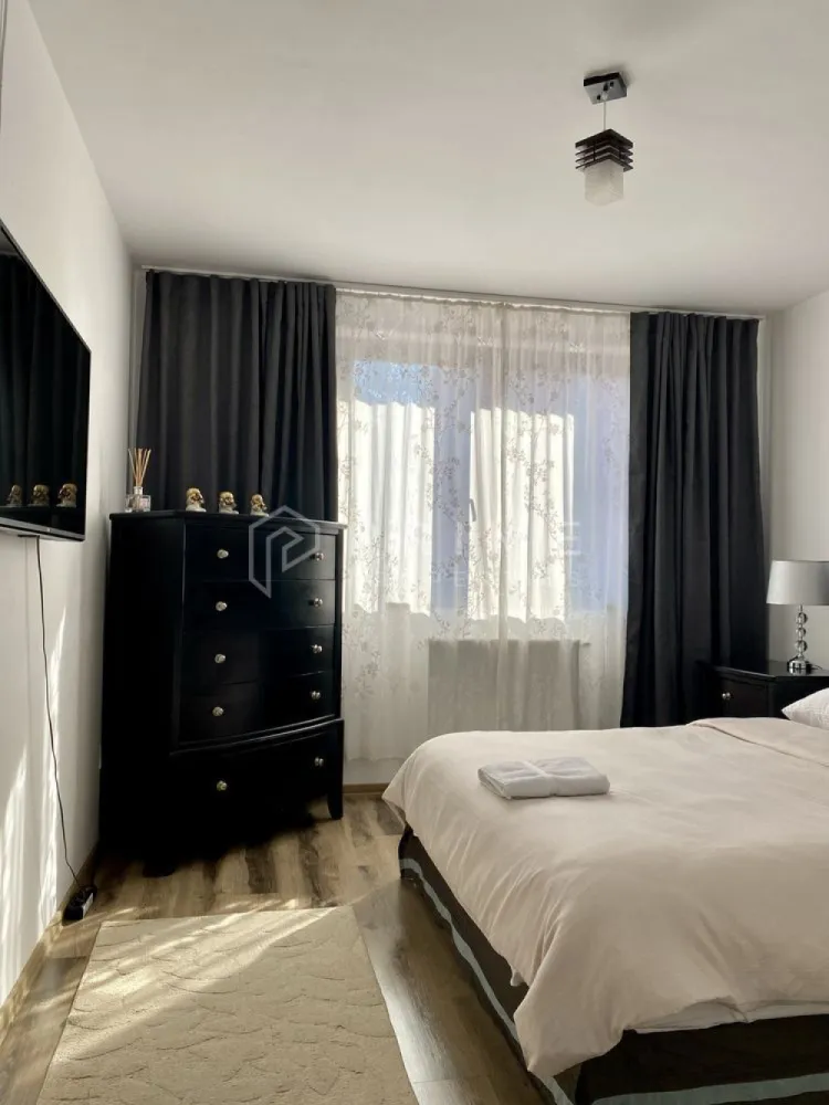 Apartament 2 camere de inchiriat Complex Acta Residence - Oferim spre închiriere un apartament modern cu 2 camere, situat în complexul Acta Residence, zona Tudor Vladimirescu, la parterul unui imobil cu regim de înălțime P+3.

Locație excelentă: în apropierea Kaufland, Lidl, Pieței de zi și stației de autobuz, cu acces facil către toate zonele importante ale orașului.

Detalii apartament:
- Situat la parter – acces ușor și confort sporit
- Se inchiriază complet mobilat și utilat modern
- Dotări: Smart TV-uri, mașină de spălat, frigider, cuptor + plită, cuptor cu microunde
- Mobilier și electrocasnice în stare excelentă

Facilități ale complexului:
- Sistem de supraveghere video pe casa scării
- Pază asigurată pe timpul nopții in complex
- Clădire modernă, curată, cu vecini liniștiți

Ideal pentru persoane active, cupluri tinere sau profesioniști care caută un apartament confortabil, sigur și bine amplasat.

La Prime Properties, fiecare tranzacție înseamnă mai mult decât o simplă achiziție – este un proces complet, în care colaborăm cu cei mai buni profesioniști: notari, avocați, evaluatori, specialiști în certificate energetice și consultanți de credite imobiliare.
Astfel, atunci când alegi o proprietate prin noi, primești la pachet siguranță, transparență și servicii impecabile pe tot parcursul drumului tău către casa ideală.

Ne dedicăm 100% fiecărui client, iar asta se reflectă în rezultate și în încrederea pe care o primim înapoi prin recomandările lor.
Această proprietate nu este exact ceea ce cauți?
Lasă-ne să îți găsim alternativa potrivită. Agentul tău Prime îți va oferi soluții avantajoase, adaptate stilului tău de viață.
Contactează-ne astăzi. Până acum nu am dezamăgit niciun client – și nu vom începe cu tine.
Comision: 50% din valoarea primei luni de chirie.