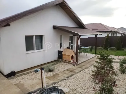 Casă superbă, pe un singur nivel – complet mobilată și utilată – Nazna