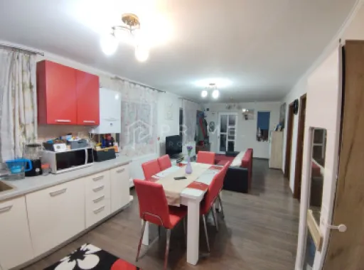 Casă superbă, pe un singur nivel – complet mobilată și utilată – Nazna