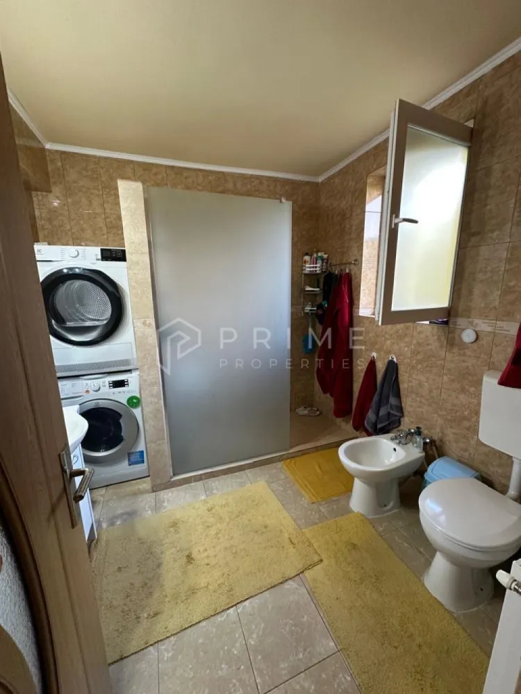 Casă spațioasă de vânzare – Corunca, zona Vatman