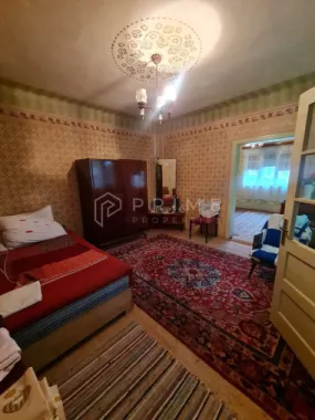 Casă cu teren de 1.000 m² – utilități complete, ideală pentru renovare