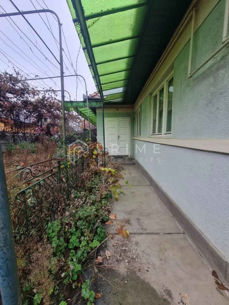 Casă cu teren de 1.000 m² – utilități complete, ideală pentru renovare