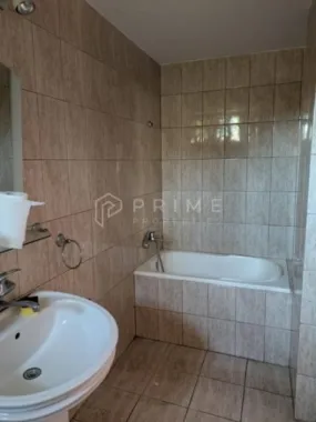 Clădire multifuncțională de vânzare sau închiriere – 7 Noiembrie