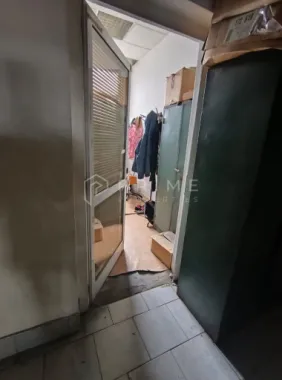 Clădire multifuncțională de vânzare – comerț, birouri și producție.