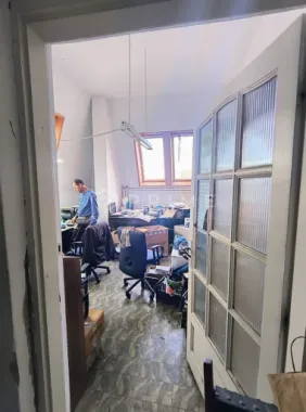 Clădire multifuncțională de vânzare – comerț, birouri și producție.