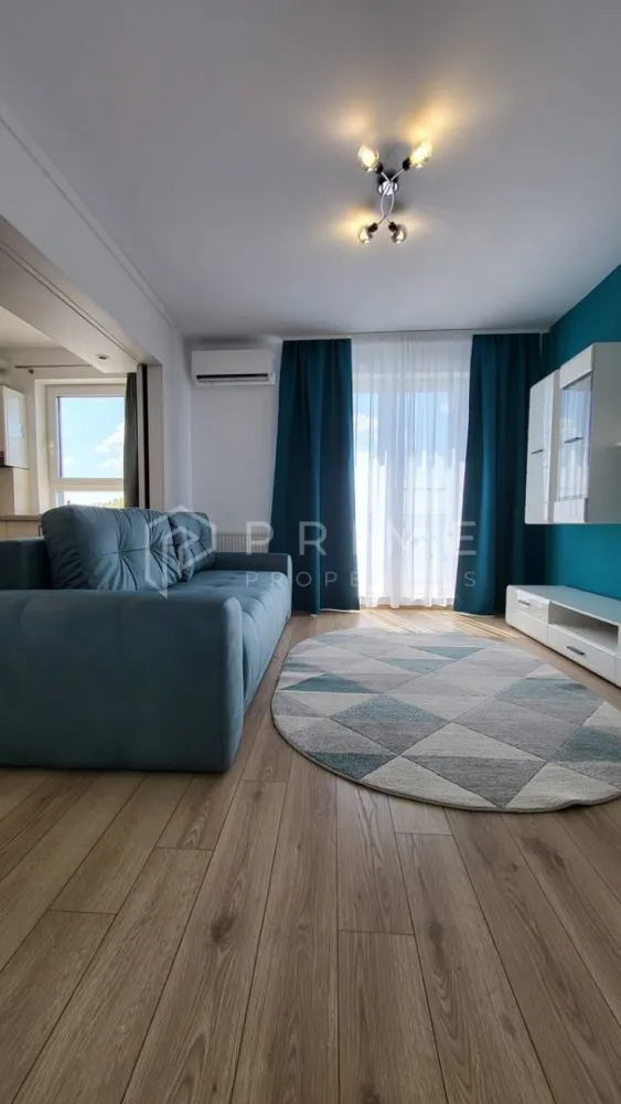 Studio modern de vânzare în complexul Maurer Residence, Târgu Mureș - Descoperă confortul unui apartament modern, elegant și complet echipat, situat în îndrăgitul complex Maurer Residence – o zonă liniștită, sigură și bine conectată la oraș. Acest studio decomandat se vinde complet mobilat și utilat, cu finisaje de lux și mobilier de calitate superioară – totul gândit pentru confort și funcționalitate.

Compartimentare:
- cameră spațioasă, luminoasă și primitoare
- bucătărie open-space, ce poate fi separată de living printr-un perete glisant modern, cu telecomandă, pentru intimitate și flexibilitate
- hol de acces generos
- baie elegantă, cu finisaje de calitate
- debara practică pentru depozitare
- balcon perfect pentru relaxare

Dotări și echipamente:
- mobilier modern, atent ales
- electrocasnice de top: plită, cuptor electric, frigider, mașină de spălat performantă
- aer condiționat pentru confort în orice anotimp
- boxă la subsol, inclusă în preț

Opțional: loc de parcare exterior – disponibil la prețul de 6.000 €.

Localizare: Maurer Residence, Târgu Mureș – un ansamblu modern, curat și bine administrat, cu acces rapid la magazine, transport, zone verzi și alte facilități.

La Prime Properties, fiecare tranzacție înseamnă mai mult decât o simplă achiziție – este un proces complet, în care colaborăm cu cei mai buni profesioniști: notari, avocați, designeri, arhitecți, evaluatori, specialiști în certificate energetice, consultanți de credite imobiliare.
Astfel, atunci când alegi o proprietate prin noi, primești la pachet și siguranță, transparență și servicii impecabile pe tot parcursul drumului tău către casa ideală.

Ne dedicăm 100% fiecărui client, iar asta se reflectă în rezultate și în încrederea pe care o primim înapoi prin recomandările lor.
Proprietatea aceasta nu se potrivește exact nevoilor tale?

Lasă-ne să îți găsim alternativa potrivită. Agentul nostru îți va oferi soluții avantajoase și adaptate stilului tău de viață.
📞 Contactează-ne astăzi. Până acum nu am dezamăgit niciun client – și nu vom începe cu tine.
Comision 0% pentru cumpărători