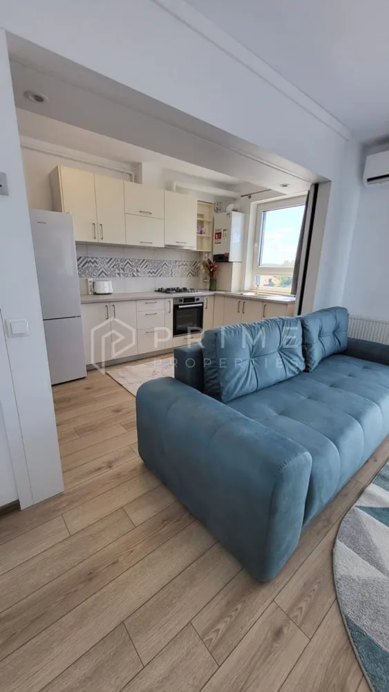 Studio modern de vânzare în complexul Maurer Residence, Târgu Mureș - Descoperă confortul unui apartament modern, elegant și complet echipat, situat în îndrăgitul complex Maurer Residence – o zonă liniștită, sigură și bine conectată la oraș. Acest studio decomandat se vinde complet mobilat și utilat, cu finisaje de lux și mobilier de calitate superioară – totul gândit pentru confort și funcționalitate.

Compartimentare:
- cameră spațioasă, luminoasă și primitoare
- bucătărie open-space, ce poate fi separată de living printr-un perete glisant modern, cu telecomandă, pentru intimitate și flexibilitate
- hol de acces generos
- baie elegantă, cu finisaje de calitate
- debara practică pentru depozitare
- balcon perfect pentru relaxare

Dotări și echipamente:
- mobilier modern, atent ales
- electrocasnice de top: plită, cuptor electric, frigider, mașină de spălat performantă
- aer condiționat pentru confort în orice anotimp
- boxă la subsol, inclusă în preț

Opțional: loc de parcare exterior – disponibil la prețul de 6.000 €.

Localizare: Maurer Residence, Târgu Mureș – un ansamblu modern, curat și bine administrat, cu acces rapid la magazine, transport, zone verzi și alte facilități.

La Prime Properties, fiecare tranzacție înseamnă mai mult decât o simplă achiziție – este un proces complet, în care colaborăm cu cei mai buni profesioniști: notari, avocați, designeri, arhitecți, evaluatori, specialiști în certificate energetice, consultanți de credite imobiliare.
Astfel, atunci când alegi o proprietate prin noi, primești la pachet și siguranță, transparență și servicii impecabile pe tot parcursul drumului tău către casa ideală.

Ne dedicăm 100% fiecărui client, iar asta se reflectă în rezultate și în încrederea pe care o primim înapoi prin recomandările lor.
Proprietatea aceasta nu se potrivește exact nevoilor tale?

Lasă-ne să îți găsim alternativa potrivită. Agentul nostru îți va oferi soluții avantajoase și adaptate stilului tău de viață.
📞 Contactează-ne astăzi. Până acum nu am dezamăgit niciun client – și nu vom începe cu tine.
Comision 0% pentru cumpărători