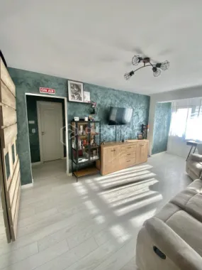 Apartament cu 2 camere, renovat și mobilat – Vedere panoramică