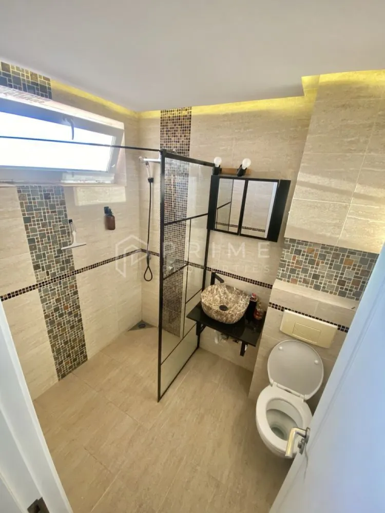 Apartament cu 2 camere, renovat și mobilat – Vedere panoramică