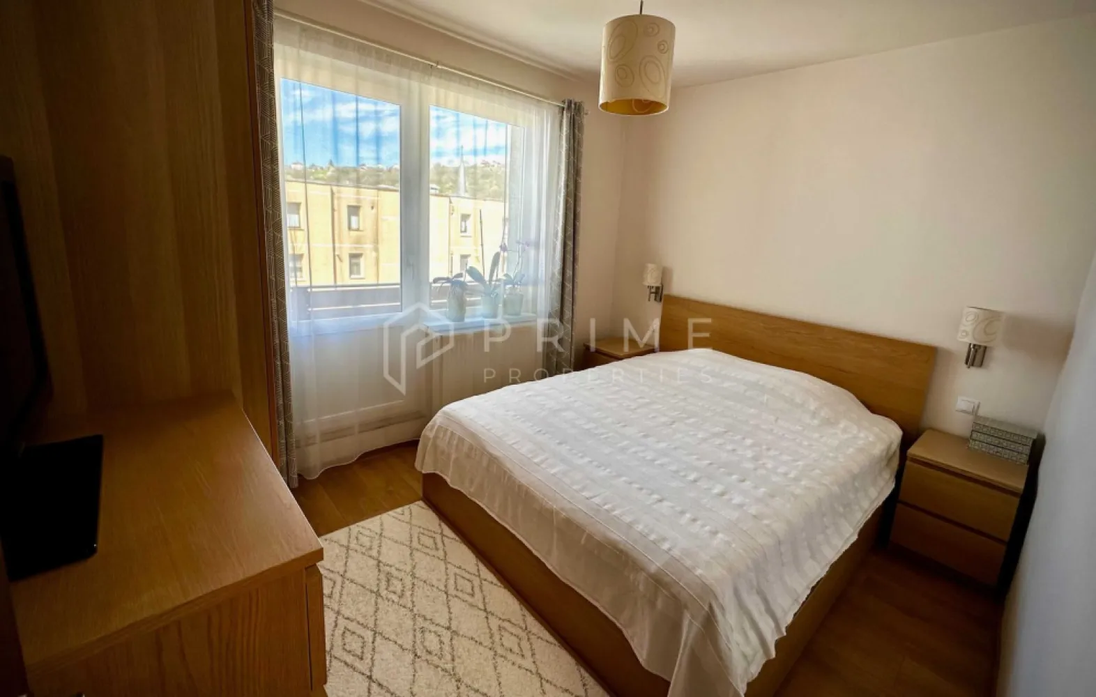 Apartament cu 3 camere + garaj în Tudor