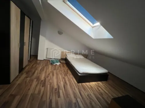 Apartament penthouse cu 4 camere de vânzare în Cornișa