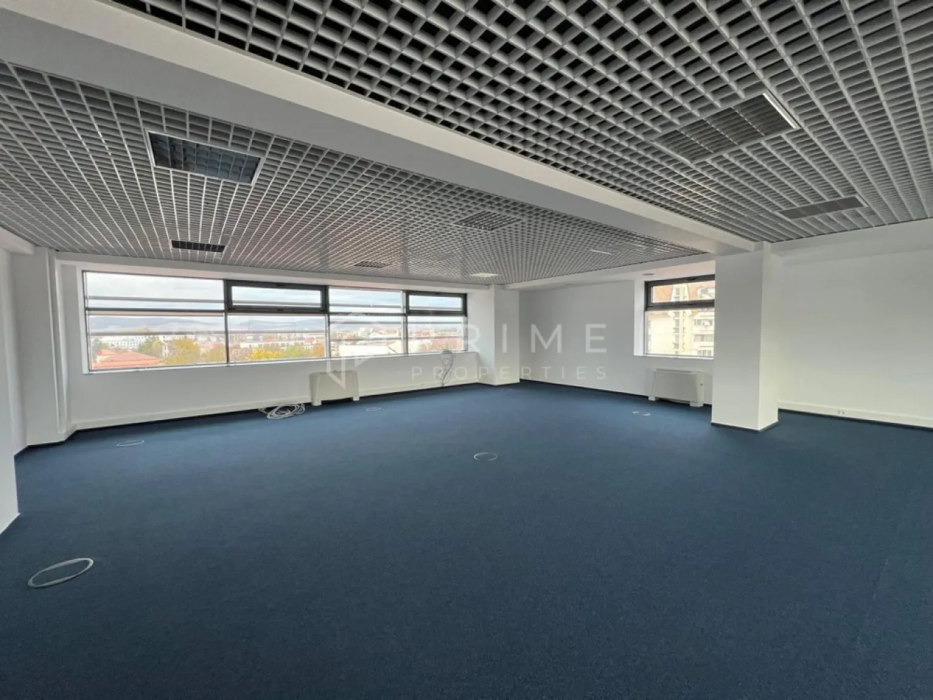 Spațiu de birouri de închiriat, 50-200 mp, centru, Târgu Mureș - Clădirea de birouri este situată în centrul orașului, la 150 m de Piața Trandafirilor. 
Spațiul propus acum este de 100 mp, situat la etajul 2, dar mai sunt disponibile spre închiriere spații de birouri cu suprafețe între 50 mp și 200 mp. 
Clădirea dispune în total de 3000 mp și are 6 etaje.
Parcarea pune la dispoziție 50 de locuri amplasate în subteran.

Prețul de închiriere este de 15 euro/mp+TVA, preț care include și cheltuielile de administrare, inclusiv paza 24h/7.
Perioada minima de închiriere este de 1 an.

La Prime Properties, fiecare tranzacție înseamnă mai mult decât o simplă achiziție sau închiriere– este un proces complet, în care colaborăm cu cei mai buni profesioniști: notari, avocați, designeri, arhitecți, evaluatori, specialiști în certificate energetice, consultanți de credite imobiliare.
Ne dedicăm 100% fiecărui client, iar asta se reflectă în rezultate și în încrederea pe care o primim înapoi prin recomandările lor.
Proprietatea aceasta nu se potrivește exact nevoilor tale?
Lasă-ne să îți găsim alternativa potrivită. Agentul nostru îți va oferi soluții avantajoase și adaptate nevoilor tale specifice.