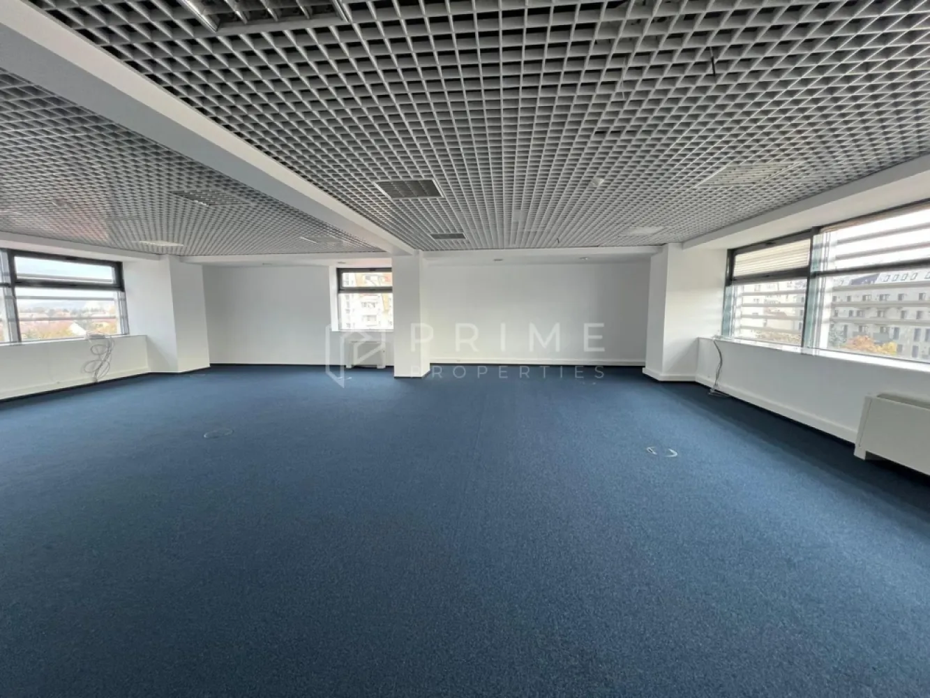 Spațiu de birouri de închiriat, 50-200 mp, centru, Târgu Mureș - Clădirea de birouri este situată în centrul orașului, la 150 m de Piața Trandafirilor. 
Spațiul propus acum este de 100 mp, situat la etajul 2, dar mai sunt disponibile spre închiriere spații de birouri cu suprafețe între 50 mp și 200 mp. 
Clădirea dispune în total de 3000 mp și are 6 etaje.
Parcarea pune la dispoziție 50 de locuri amplasate în subteran.

Prețul de închiriere este de 15 euro/mp+TVA, preț care include și cheltuielile de administrare, inclusiv paza 24h/7.
Perioada minima de închiriere este de 1 an.

La Prime Properties, fiecare tranzacție înseamnă mai mult decât o simplă achiziție sau închiriere– este un proces complet, în care colaborăm cu cei mai buni profesioniști: notari, avocați, designeri, arhitecți, evaluatori, specialiști în certificate energetice, consultanți de credite imobiliare.
Ne dedicăm 100% fiecărui client, iar asta se reflectă în rezultate și în încrederea pe care o primim înapoi prin recomandările lor.
Proprietatea aceasta nu se potrivește exact nevoilor tale?
Lasă-ne să îți găsim alternativa potrivită. Agentul nostru îți va oferi soluții avantajoase și adaptate nevoilor tale specifice.