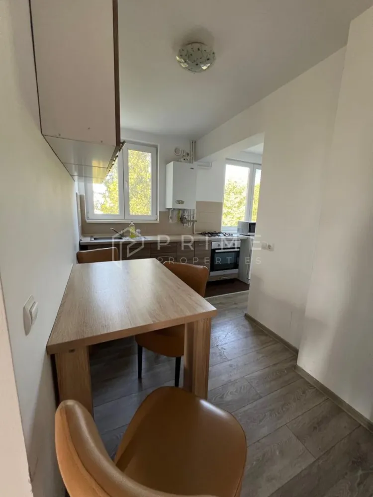 Apartament penthouse cu 4 camere de vânzare în Cornișa