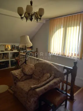 Casa perfectă pentru familie – curte, foișor cu grătar și garaj triplu