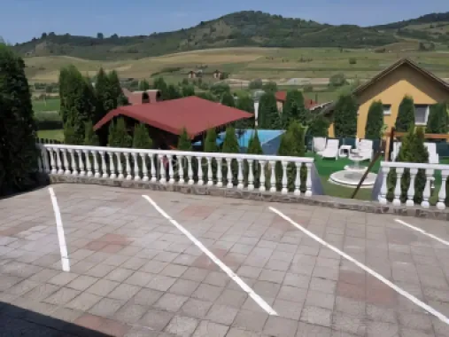 Casă individuală 310mp utili, 8 camere, piscină