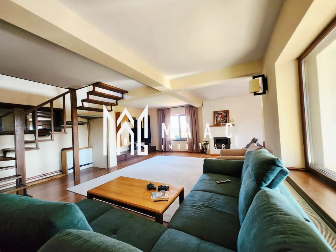 Vilă 7 Camere | 256 MPU | 2000 MP Teren Terasat | Tocile