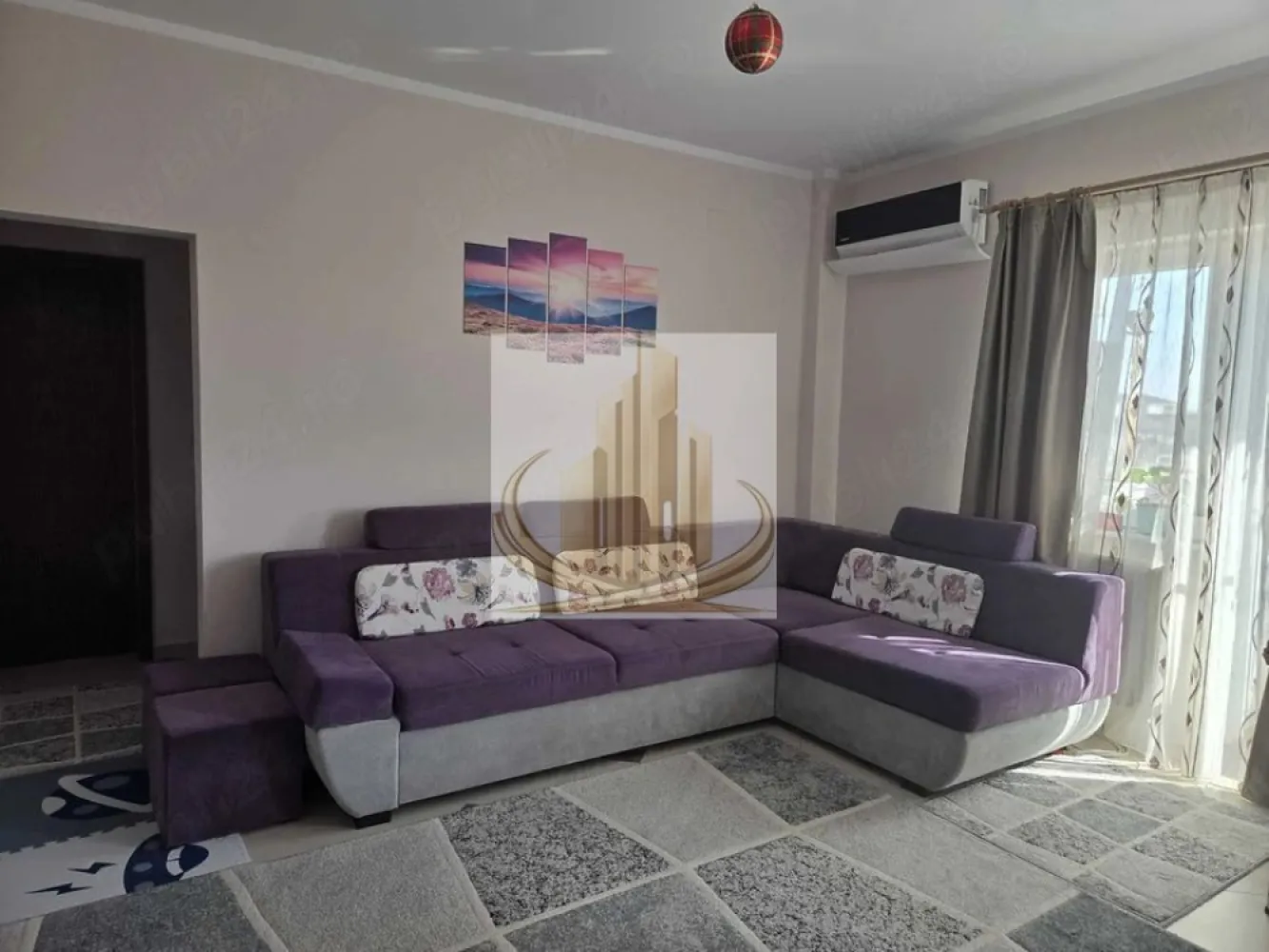 🏡Apartament Giroc 2 camere - 🏡Grand Mobilis vă propune spre vânzare un apartament modern cu 2 camere, situat în Giroc, într-o zonă accesibilă și apreciată, aproape de mijloacele de transport și principalele puncte de interes.

Locuința dispune de o suprafață utilă de 49 mp, la care se adaugă un balcon generos de 5,31 mp, perfect pentru momentele de relaxare. Apartamentul este amplasat la etajul 2 al unui imobil cu regim redus de înălțime (P+3), oferind confort și intimitate.

Compartimentarea este eficientă și bine gândită:

* dormitor spațios și luminos;
* living primitor cu bucătărie open-space;
* hol de acces;
* baie modernă.

Unul dintre avantajele importante ale proprietății este poziționarea excelentă, la doar 1 minut de stația de transport în comun și cu acces rapid către oraș.

Apartamentul se vinde complet mobilat și utilat, exact ca în fotografii, fiind pregătit pentru mutare imediată. Este alegerea ideală atât pentru locuință personală, cât și pentru investiție. Grand Mobilis vă propune spre vânzare un apartament modern cu 2 camere, situat în Giroc, pe Strada Neptun, într-o zonă accesibilă și apreciată, aproape de mijloacele de transport și principalele puncte de interes.

Locuința dispune de o suprafață utilă de 49 mp, la care se adaugă un balcon generos de 5,31 mp, perfect pentru momentele de relaxare. Apartamentul este amplasat la etajul 2 al unui imobil cu regim redus de înălțime (P+3), oferind confort și intimitate.

Compartimentarea este eficientă și bine gândită:

* dormitor spațios și luminos;
* living primitor cu bucătărie open-space;
* hol de acces;
* baie modernă.

Unul dintre avantajele importante ale proprietății este poziționarea excelentă, la doar 1 minut de stația de transport în comun și cu acces rapid către oraș.

Apartamentul se vinde complet mobilat și utilat, exact ca în fotografii, fiind pregătit pentru mutare imediată. Este alegerea ideală atât pentru locuință personală, cât și pentru investiție.