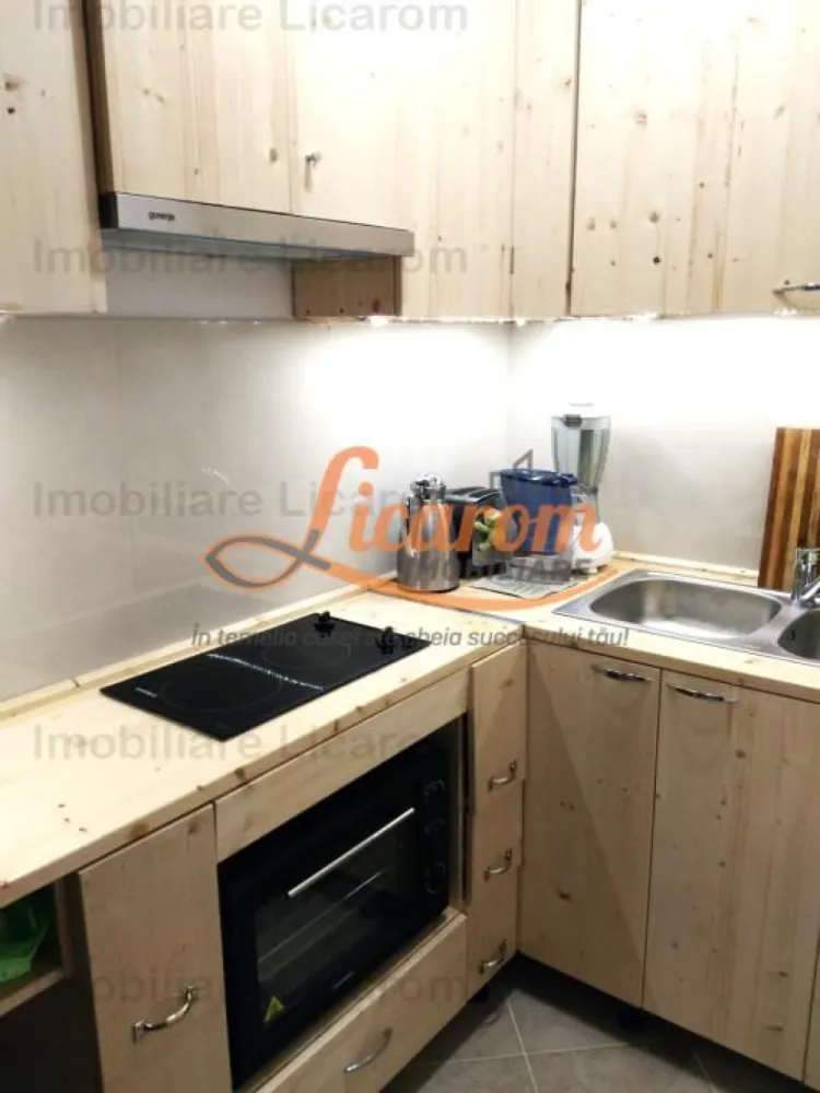 EUROPE RESIDENCE -apartament 2 camere cochet, Avram Iancu. - Licarom Imobiliare propune spre vanzare un apartament , decomandat in zona Blumana str Avram Iancu apropierea magazinului Kaufland,in Complexul EUROPE RESIDENCE.
Apartamentul este foarte cochet cu 2 camere compus dintr-un dormitor micut, un living confortabil, bucatarie, hol, baie mare cu cada si debara.
Apartamentul este situat la parterul blocului,vederea fiind spre curtea interioara a blocului,astfel avand intimitate.
Este ideal pentru a fi folosit in REGIM HOTELIER de INCHIRIERE ,LOCUINTA sau pentru BIROU 
Pretul este 92000 euro.
Pentru mai multe informatii si vizionari,nu ezitati sa ne contactati la telefon 0723985424 Consultant imobiliar Liliana si 0741059397 Consultant imobiliar Calin