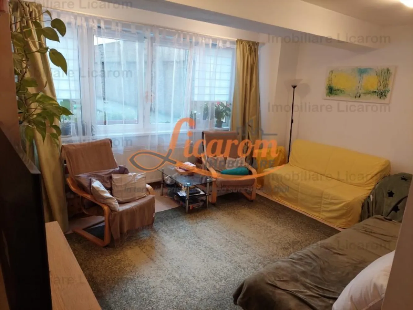 EUROPE RESIDENCE -apartament 2 camere cochet, Avram Iancu. - Licarom Imobiliare propune spre vanzare un apartament , decomandat in zona Blumana str Avram Iancu apropierea magazinului Kaufland,in Complexul EUROPE RESIDENCE.
Apartamentul este foarte cochet cu 2 camere compus dintr-un dormitor micut, un living confortabil, bucatarie, hol, baie mare cu cada si debara.
Apartamentul este situat la parterul blocului,vederea fiind spre curtea interioara a blocului,astfel avand intimitate.
Este ideal pentru a fi folosit in REGIM HOTELIER de INCHIRIERE ,LOCUINTA sau pentru BIROU 
Pretul este 92000 euro.
Pentru mai multe informatii si vizionari,nu ezitati sa ne contactati la telefon 0723985424 Consultant imobiliar Liliana si 0741059397 Consultant imobiliar Calin