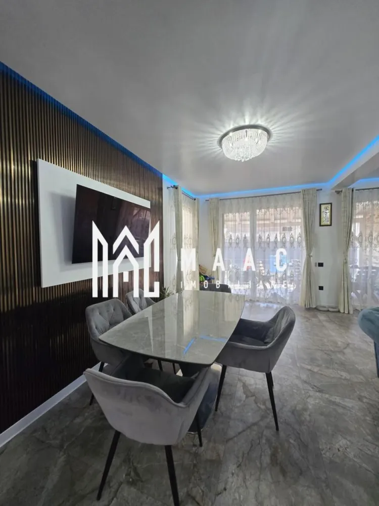 Casa 4 camere | Curte si terasa | Selimbar - MAAC Imobiliare vă prezinta o proprietate modernă și elegantă, situată într-o zona rezidențiala din Șelimbăr, ideală pentru cei care își doresc confort, intimitate.

Această casă tip duplex dispune de o suprafață utilă de 111 mp, fiind compartimentată inteligent pentru a răspunde perfect nevoilor unei familii moderne. Locuința beneficiază de 3 dormitoare spațioase și luminoase, amenajate cu bun gust, oferind un ambient relaxant și primitor.

Zona de zi impresionează prin livingul generos în concept open space cu bucătăria complet mobilată și utilată, un spațiu ideal pentru petrecerea timpului alături de familie și prieteni. Designul modern, finisajele premium și mobilierul atent ales creează o atmosferă elegantă și rafinată în fiecare încăpere.

Proprietatea dispune de 2 băi complet echipate, amenajate cu materiale și obiecte sanitare de calitate superioară, punând accent pe confort și funcționalitate.

Casa este finisată și mobilată lux, pregătită pentru mutare imediată, fără a necesita investiții suplimentare. În plus, terenul aferent de 226 mp oferă un spațiu perfect pentru relaxare, terasă si loc de joacă.

Pentru mai multe detalii si programarea unei vizionari, va rugam specificati ca ati vazut anuntul cu ID: CP3088092