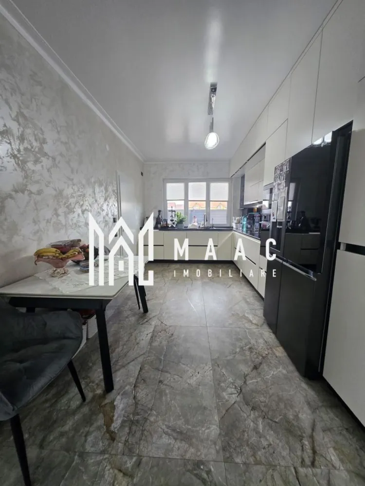 Casa 4 camere | Curte si terasa | Selimbar - MAAC Imobiliare vă prezinta o proprietate modernă și elegantă, situată într-o zona rezidențiala din Șelimbăr, ideală pentru cei care își doresc confort, intimitate.

Această casă tip duplex dispune de o suprafață utilă de 111 mp, fiind compartimentată inteligent pentru a răspunde perfect nevoilor unei familii moderne. Locuința beneficiază de 3 dormitoare spațioase și luminoase, amenajate cu bun gust, oferind un ambient relaxant și primitor.

Zona de zi impresionează prin livingul generos în concept open space cu bucătăria complet mobilată și utilată, un spațiu ideal pentru petrecerea timpului alături de familie și prieteni. Designul modern, finisajele premium și mobilierul atent ales creează o atmosferă elegantă și rafinată în fiecare încăpere.

Proprietatea dispune de 2 băi complet echipate, amenajate cu materiale și obiecte sanitare de calitate superioară, punând accent pe confort și funcționalitate.

Casa este finisată și mobilată lux, pregătită pentru mutare imediată, fără a necesita investiții suplimentare. În plus, terenul aferent de 226 mp oferă un spațiu perfect pentru relaxare, terasă si loc de joacă.

Pentru mai multe detalii si programarea unei vizionari, va rugam specificati ca ati vazut anuntul cu ID: CP3088092