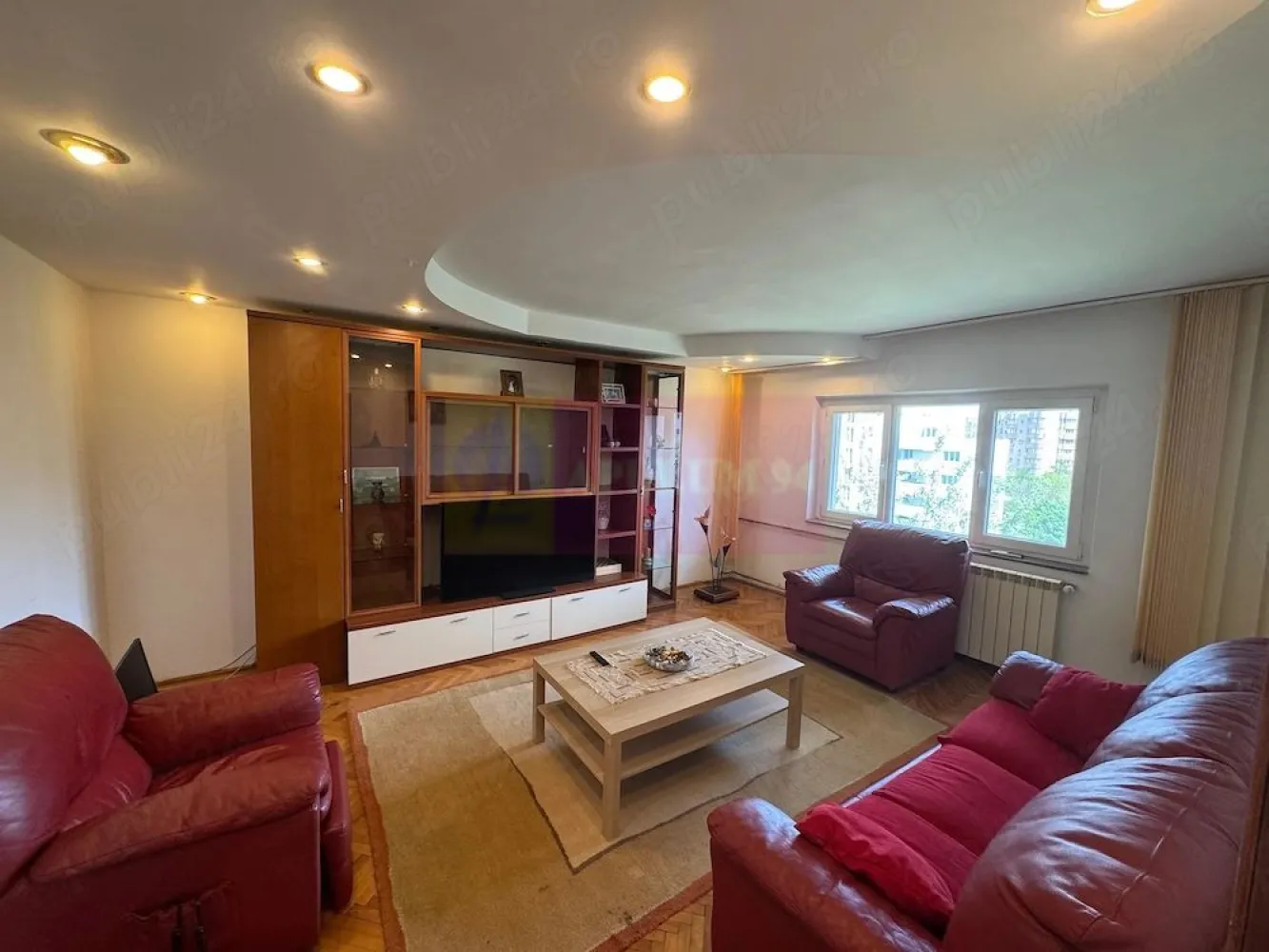 Vanzare apartament 3 camere Nerva Traian -adiacent - Compania Imobiliara Apulum94 va prezinta spre cumparare un apartament de 3 camere aflat in zona Nerva Traian- adiacent. Apartamentul este decomandat, amenajat cu gresie, faianta, paechet, termopan, usa metalica. Blocul este anvelopat. Pozitionarea in zona permite accesul rapid catre principalele bulevarde precum: Unirii, Octavian Goga, Nerva Traian, Mircea Voda.