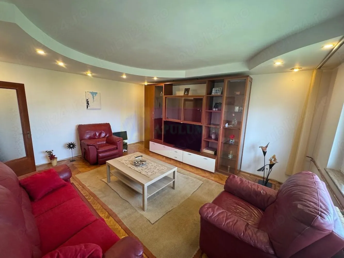 Vanzare apartament 3 camere Nerva Traian -adiacent - Compania Imobiliara Apulum94 va prezinta spre cumparare un apartament de 3 camere aflat in zona Nerva Traian- adiacent. Apartamentul este decomandat, amenajat cu gresie, faianta, paechet, termopan, usa metalica. Blocul este anvelopat. Pozitionarea in zona permite accesul rapid catre principalele bulevarde precum: Unirii, Octavian Goga, Nerva Traian, Mircea Voda.