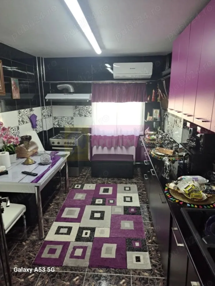 Vanzre apartament 2 camere decomandat Calea Văcărești - Compania Imobiliara Apulum94 va prezinta spre cumparare un apartament de 2 camere in zona Tineretului-Vacaresti. Apartamentul este decomandat, amenajat, mobilat si utilat, aer conditionat in ambele camere, loc de parcare. In proximitate se afla facultatile Dimitrie Cantemir si Nicolae Titulescu, Piata Norilor, Parcul Tineretului, statie de metrou.
