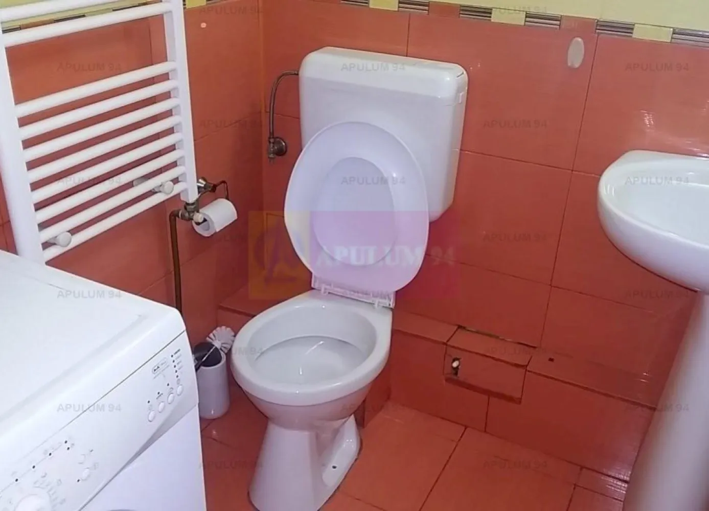 Inchiriere garsoniera zona Mihai Bravu-Vitan-Mall - Compania Imobiliara Apulum94 va prezinta spre inchiriere o garsoniera amplasata in zona Mihai Bravu-Vitan. intersectie cu Agatha Barsescu. Garsoniera este decomandata, foarte spatioasa-40mp-, amenajata cu gresie faianta, parchet, termopan, mobilata si utilata, este amplasata in bloc mixt. Blocul este reabilitat termic. In proximitate se afla statie de metrou, transport STB, liceu, scoala generala, gradinita, hypermarket-ul Kaufland, Mcdonald*s, piata. La 2 statii de tramvai se afla Mall- Vitan..