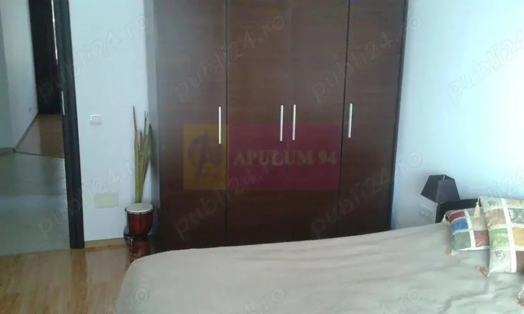 Vanzare apartament 2 camere Fundeni- Dobroesti - Compania Imobiliara Apulum94 va prezinta spre vanzare un apartament de 2 camere in zona Fundeni- Dobroesti.
Apartametul este la parter înalt (la demisol sunt apartamente) are centrala proprie schimbata in 2023 foarte putin folosita, aer conditionat, electrocasnice 2023 foarte putin folosite. bucatarie inchisa, balcon inchs, loc de parcare trecut in acte