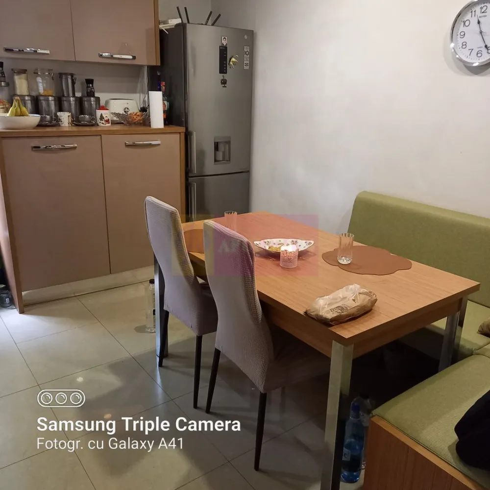 Vanzare apartament 2 camere Nerva Traian-adiacent - Vanzare apartament 2 camere- zona Nerva Traian, parter, decomandat, bucatarie open space, amenajat cu gresie, faianta, parchet, termopan, usa metalica, 59 mp, bloc din din 1990, reabilitat termic in 2022 Usile interioare si caloriferele au fost inlocuite. Amplasarea in zona centrala faciliteaza accesul imediat catre toate marile bulevarde ale Bucurestiului, precum: Bulevardul Unirii, Decebal, Nerva Traian, Mircea Voda. Se vinde cu bucataria mobilata