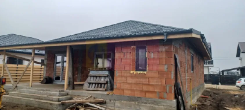 Săbăreni, casă nouă 4 camere parter, curte 480 mp
