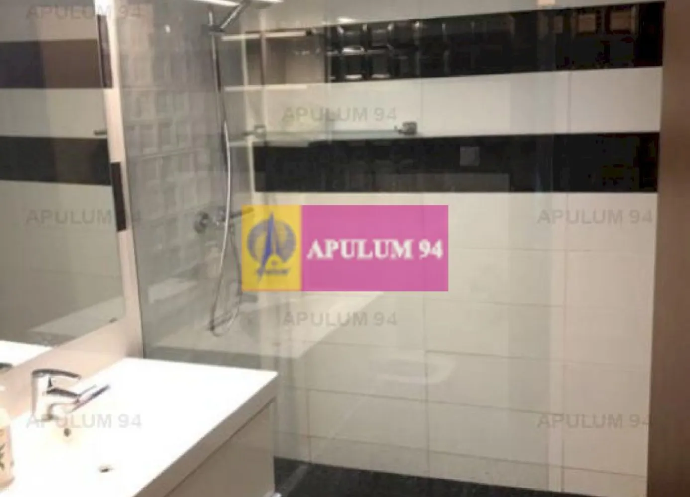 Appartament 4 camere Vitanul Nou - Vanzare apartament 4 camere in zona Vitan-Mall, decomandat, amenajat cu gresie, faianta, parchet, termopan, usa metalica, grilaje la geamuri, usi boi Italia. Blocul este reabilitat. In proximitate se afla statia de metrou Mihai Bravu, Mall Vitan, scoala, gradinita.