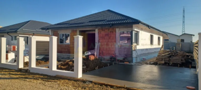 Săbăreni, casă parter 4 camere, CT, terasă, pivniță, teren 478 mp