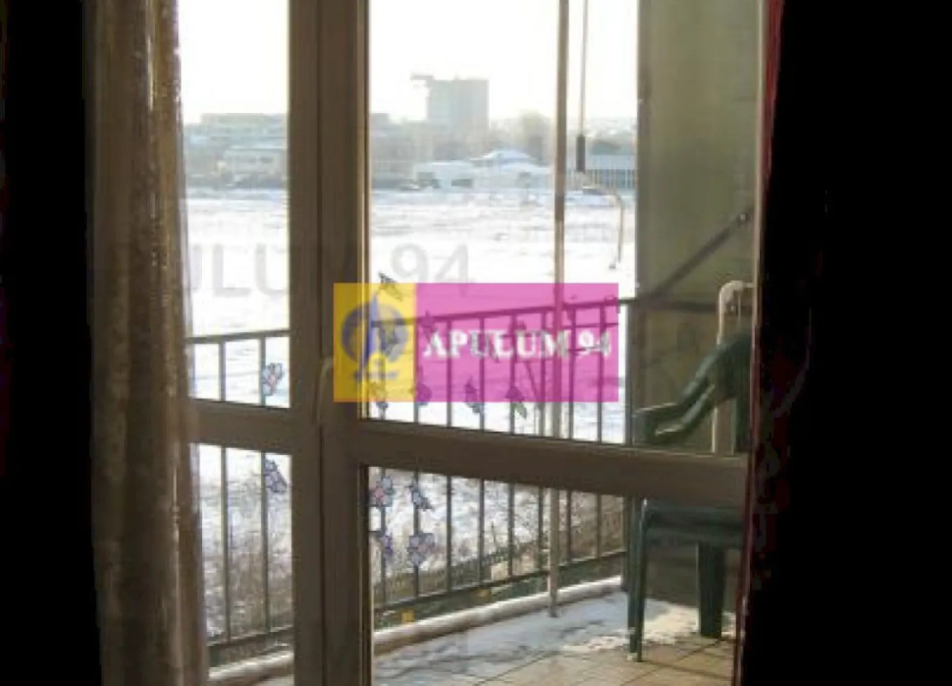 Apartament 2 camere zona Pipera OMV - Vanzare apartament 2 camere intr-un compex rezidential aproape de rondul OMV Pipera. Complexul se afla intre lac si padure la strada cu access la transport in comun. Apartamentul este la etajul 3 din 5, confort 1, are o suprafata utila de 63mp, Apartamentul are o terasa mare orientata VEST, centrala proprie si se vinde complet mobilat si utilat, impreuna cu un loc de parcare
BLocul are LIFT si paza asigurata. Complexul detine spatii verzi, loc de joaca pentru copii.