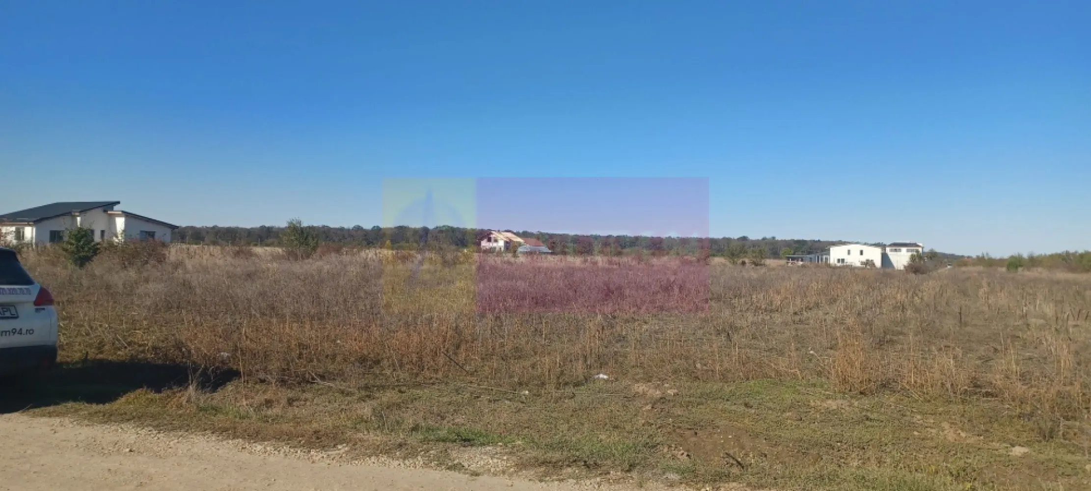 Săbăreni, teren rezidential 6290 mp, cu 52m FS, utilitati in apropiere - Terenul se află în localitatea Săbăreni, la aproximativ 11 km de Soseaua de Centură si 3 km de A0, în vecinătatea celor 2 păduri, într-o zonă rezidentială în dezvoltare, ferită de traficul rutier. Drumul este asfaltat, până la 30 m de teren, iar reteaua de curent electric si cea de gaze naturale, se află în vecinătatea terenului. Destinatia este rezidențială cu regim de înălțime parter sau p+1E. Terenul se vinde nedezmembrat. Pret 205.000 EUR (32,5/mp). Nu se plătește TVA sau comision.