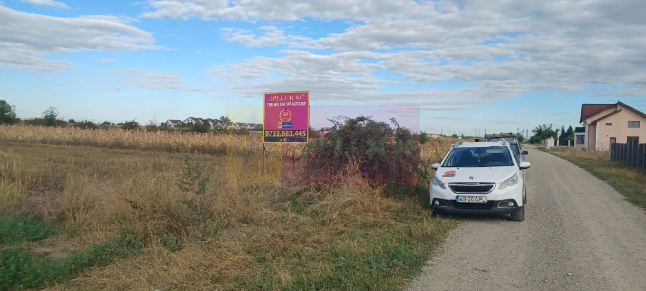 Gulia teren 11.157 mp, lângă Pădurea Cereanca - Terenul se află în vecinătatea Pădurii Cereanca, în localitatea Gulia, în apropiere de DN7, la 13 km de Bucuresti, cu acces prin Chitila, Buftea sau Săbăreni. Terenul se află într-o zonă rezidentială, cu locuințe tip parter sau P+1E, are suprafața de 11.157 mp si este alcătuit din 2 terenuri alăturate cu un front stradal de 37 m, pe str Codrului, la aproximativ 150-180 m de pădure. Prețul este 247.000 EUR, negociabil. Nu se plătește TVA sau comision.