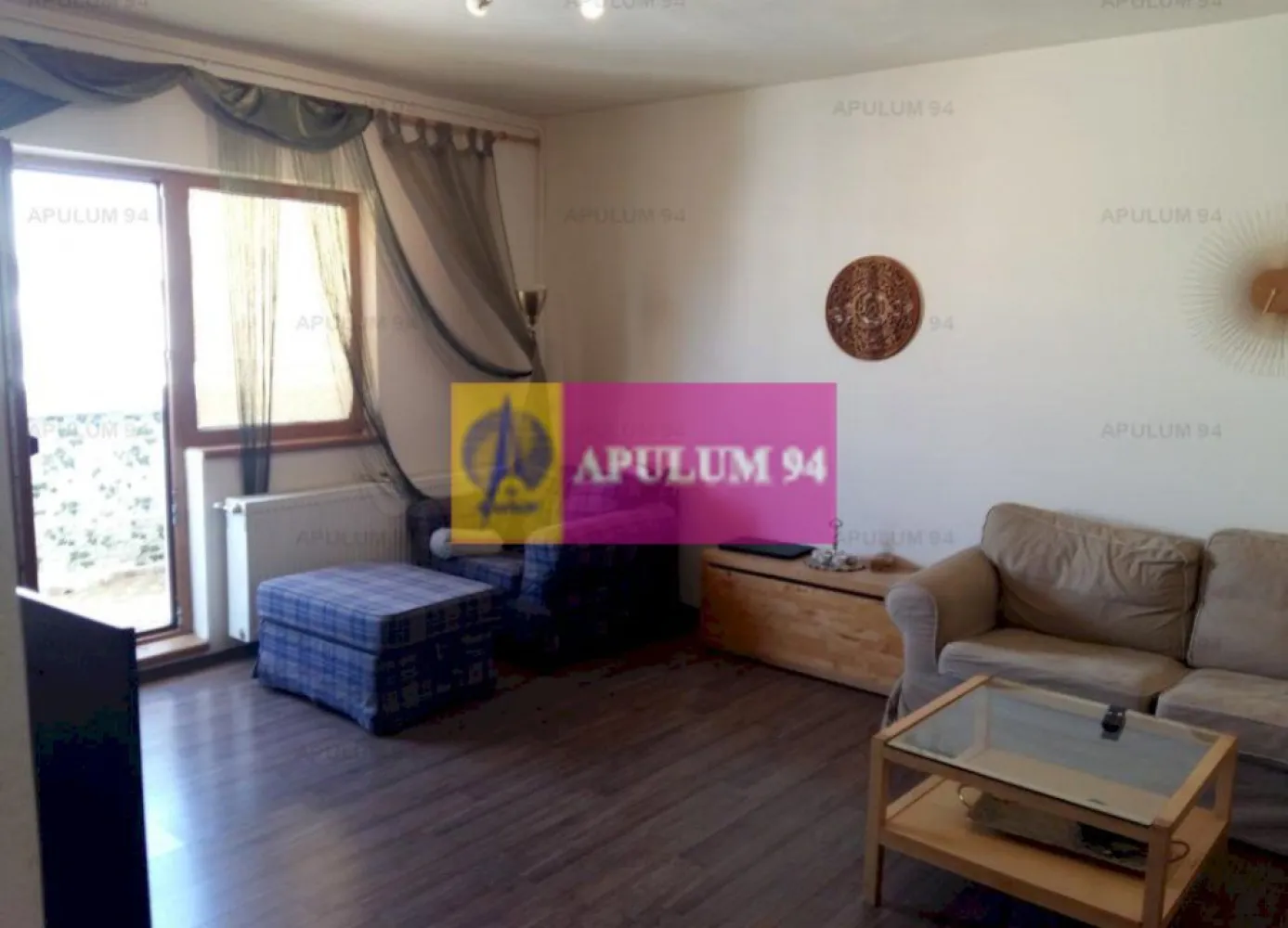 Apartament 4 camere Vitan- Mall - Vanzare apartament 4 camere in zona Vitan-Mall. Apartamentul este decomandat-hol "H", este amenajat decent cu gresie, faianta, parchet, termopan usa metalica, aer conditionat. Scara este curata, vecinii sunt civilizati. In proximitate se afla Mall-ul Vitan, Piata Vitan, Piata Foisorului, Casa de Pensii, transport in comun.