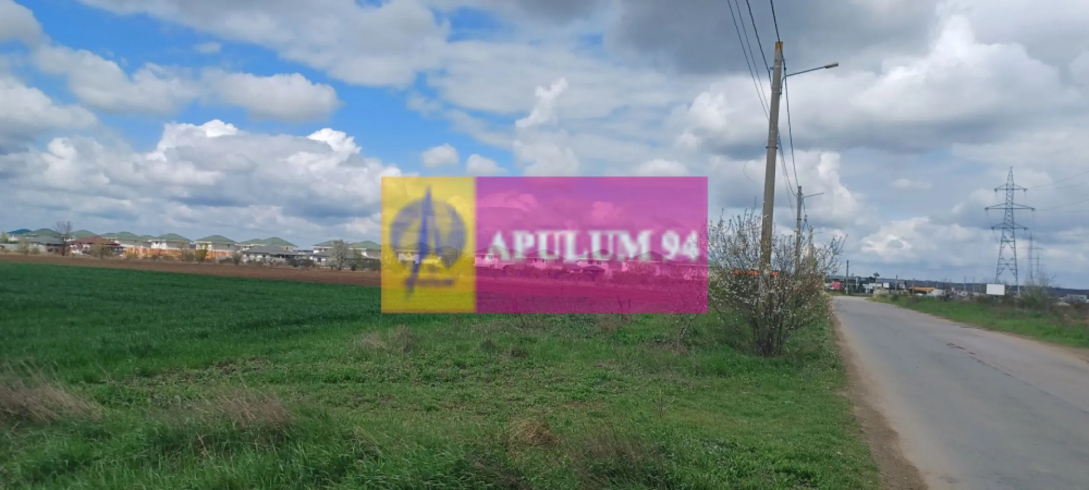 Săbăreni, teren intravilan 1000 mp, cu utilitati în apropiere - Terenul se află la intrarea în Săbăreni, intr-o zonă rezidentială nouă, in plină dezvoltare, amplasat la 90 m de Strada Principală, unde avem reteaua de curent electric si cea de gaze naturale