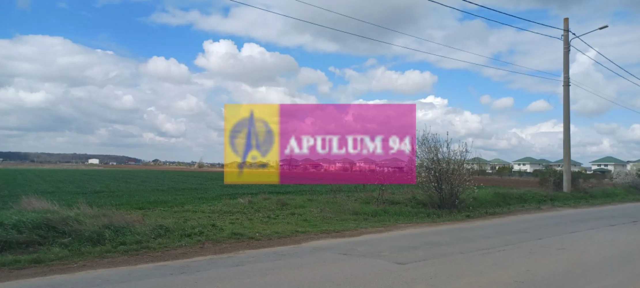 Săbăreni, teren intravilan 1000 mp, cu utilitati în apropiere - Terenul se află la intrarea în Săbăreni, intr-o zonă rezidentială nouă, in plină dezvoltare, amplasat la 90 m de Strada Principală, unde avem reteaua de curent electric si cea de gaze naturale