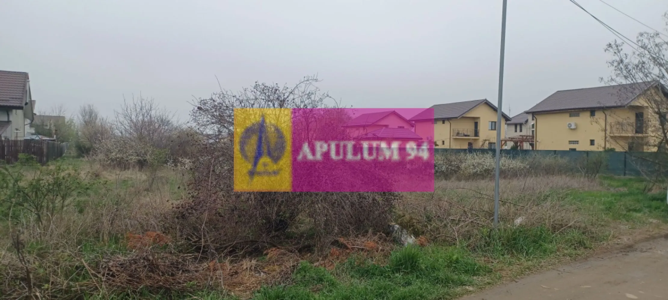 Săbăreni, teren intravilan 3767 mp, cu utilităti - Terenul este situat în Comuna Săbăreni, la aproximativ 11 km de intrarea în Bucuresti prin Militari sau prin Chitila. Terenul este intravilan, cu destinatie rezidențială, are suprafața de 3767 mp și 17 m front stradal. Reteaua de gaze si cea de energie electrică sunt pe stradă, lângă teren. Pret 75.000 EUR