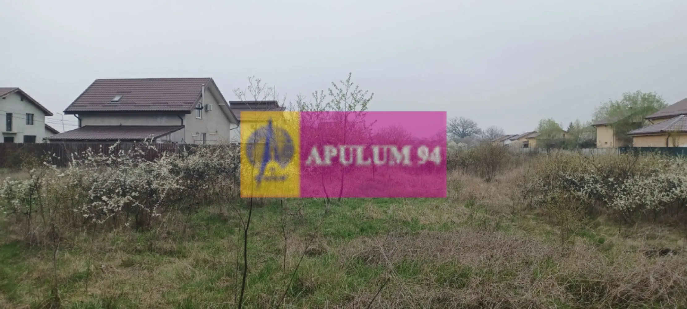 Săbăreni, teren intravilan 3767 mp, cu utilităti - Terenul este situat în Comuna Săbăreni, la aproximativ 11 km de intrarea în Bucuresti prin Militari sau prin Chitila. Terenul este intravilan, cu destinatie rezidențială, are suprafața de 3767 mp și 17 m front stradal. Reteaua de gaze si cea de energie electrică sunt pe stradă, lângă teren. Pret 75.000 EUR