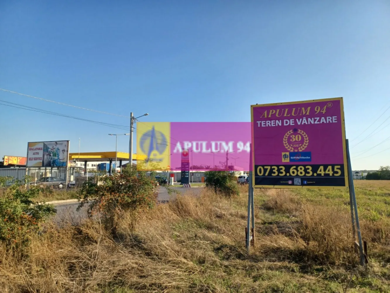 Săbăreni, teren intravilan construibil 3 ha, pe DJ602 - Teren intravilan cu destinatie mixtă: locuinte si/sau activităti comerciale
Este situat pe DJ602 (Str Principală) între Pădurea Râioasa si Săbăreni, vis-a-vis de benzinăria Rompetrol. Terenul are 93 m Front Stradal. Nu se vinde dezmembrat; doar integral. Pret 22 EUR/mp, 660.000 EUR