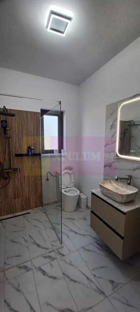 Săbăreni, casă nouă tip parter, cu pod mansardabil