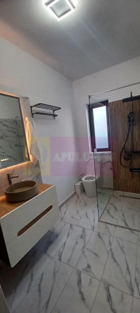 Săbăreni, casă nouă tip parter, cu pod mansardabil