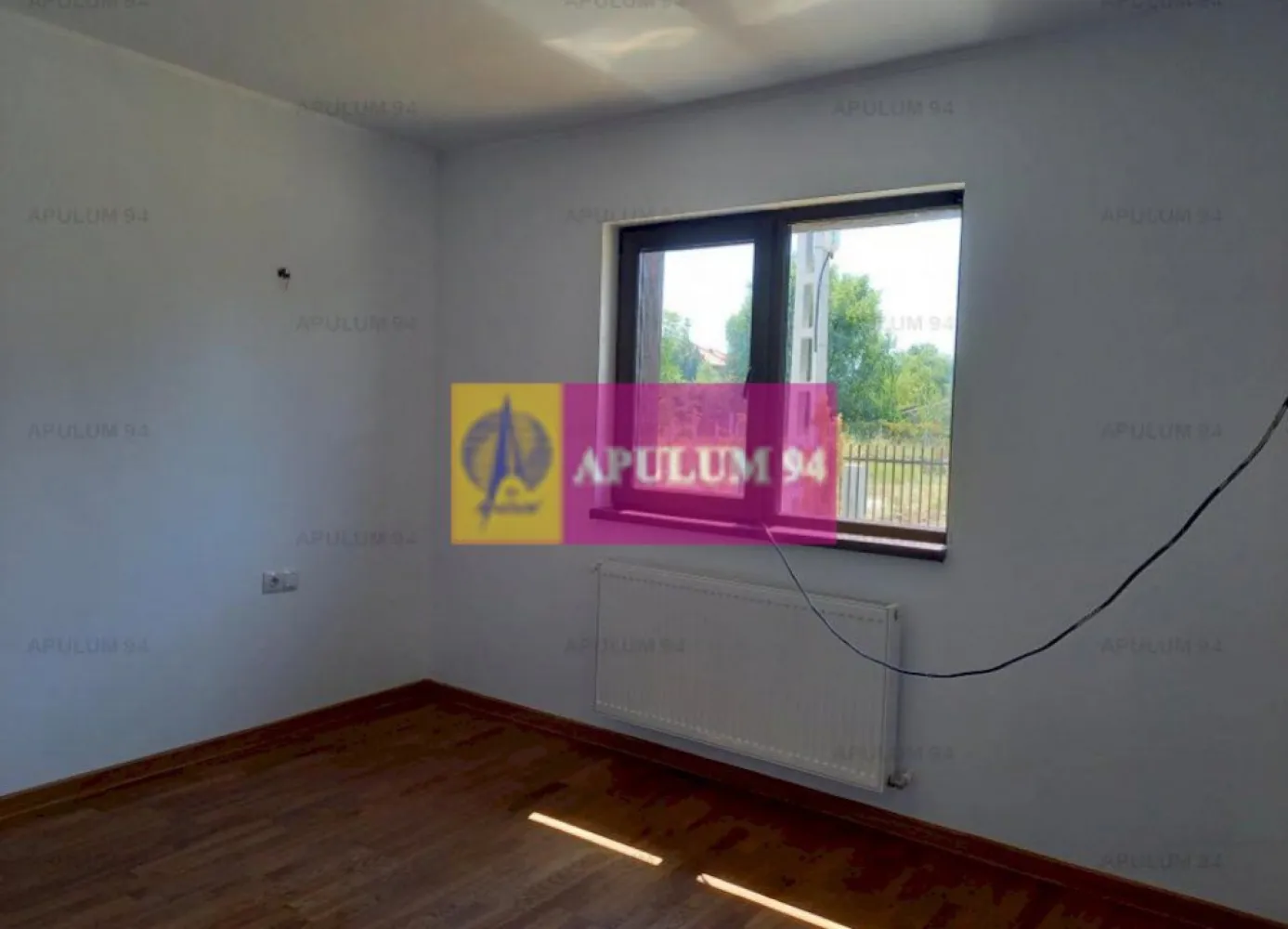 Gulia, casă 4 camere parter, 107 mp utili, curte 500, între 2 păduri - În partea de NV a Bucurestilului, prin Chitila si DN7, în localitatea Gulia, între Pădurea Râioasa, si Pădurea Cereanca, într-o zonă rezidențială nouă. Casă tip parter din caramidă portantă cu structură din beton armat, alcătuită din Living de 35 mp, bucătărie 13 mp, 3 dormitoare de 16 mp, 14 mp si 11 mp, 2 bai de 6,5 si 4,5 mp, hol, cameră tehnică 6 mp si terasă acoperită de 24 mp. Casa este izolată cu polistiren si vată minerală, are ferestre Salamander cu geamuri tripan, este acoperită cu tiglă metalică mată de 0,5 mm. Instalatie electrică, sanitară, termică, încălzire în pardoseală, centrală pe gaze în condensație. Gresia, faianța, parchetul, obiectele sanitare si usile interioare, pot fi alese de cumpărător. Următoarea casa va fi disponibilă în luna Mai 2026. Preț 145.000 EUR, cu TVA inclus. Nu se plătește comision.