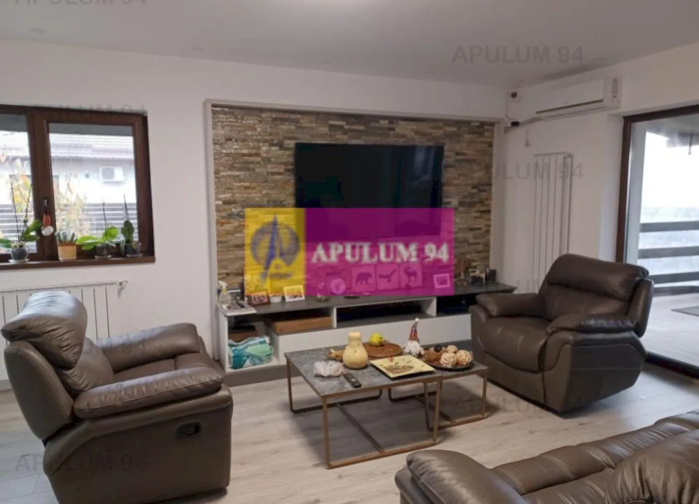 Săbăreni, vilă S+P+1, curte 568 mp, aproape de pădure - Structura beton armat si zidărie caramidă Soceram 
- Polistiren Austrotherm grafitat densitate EPS 80 de 15 cm grosime, toti peretii exteriori
- Vata bazaltica sub tavanul de la etaj cu OSB si polistiren.
- Vata minerala cu folie de aluminiu in pod
- Tabla cu grosime de 0.55 mm
- Centrala termică pe gaze în condensație Vaillant de 32 kw si calorifere din Aluminiu 
- Incalzire în pardoseala în cele 2 băi, terasa intrare si terasa din spate.
- După tencuială, s-a montat plasă din fibra de sticlă pe toti peretii interiori (să nu crape tencuiala) și apoi, s-a gletuit
- Piatra naturală Ardezie, pe fațade 
- Tencuială decorativă siliconată Kober Profesional
- Tâmplărie Salamander cu geamuri tripan, reflexiv si rulouri exterioare
- Glafuri ferestre, exterior si interior
- Prize modulare Gewis, inclusiv în băi, pe balcon, terasă si aer conditionat 
- Finisaje si materiale de calitate, parchet, gresie, faianță, obiecte sanitare
- Pivniță de 22 mp, betonată, hidroizolată, luminată
- 2 puturi forate la a 2-a pânză freatică, pompe sumersibile, dedurizator, filtre
- Terasă 34 mp, acoperită si ,,închisă” cu folie transparentă cu butoni si fermoar pentru protecție împotriva vântului, a ploi sau a zăpezii
- Sistem colectare si drenare a apei pluviale